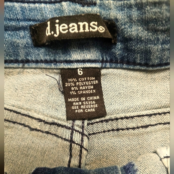 D.JEANS Capri jeans. Size 6/17inseam. EXCELLENT CONDITION! - Picture 4 of 6